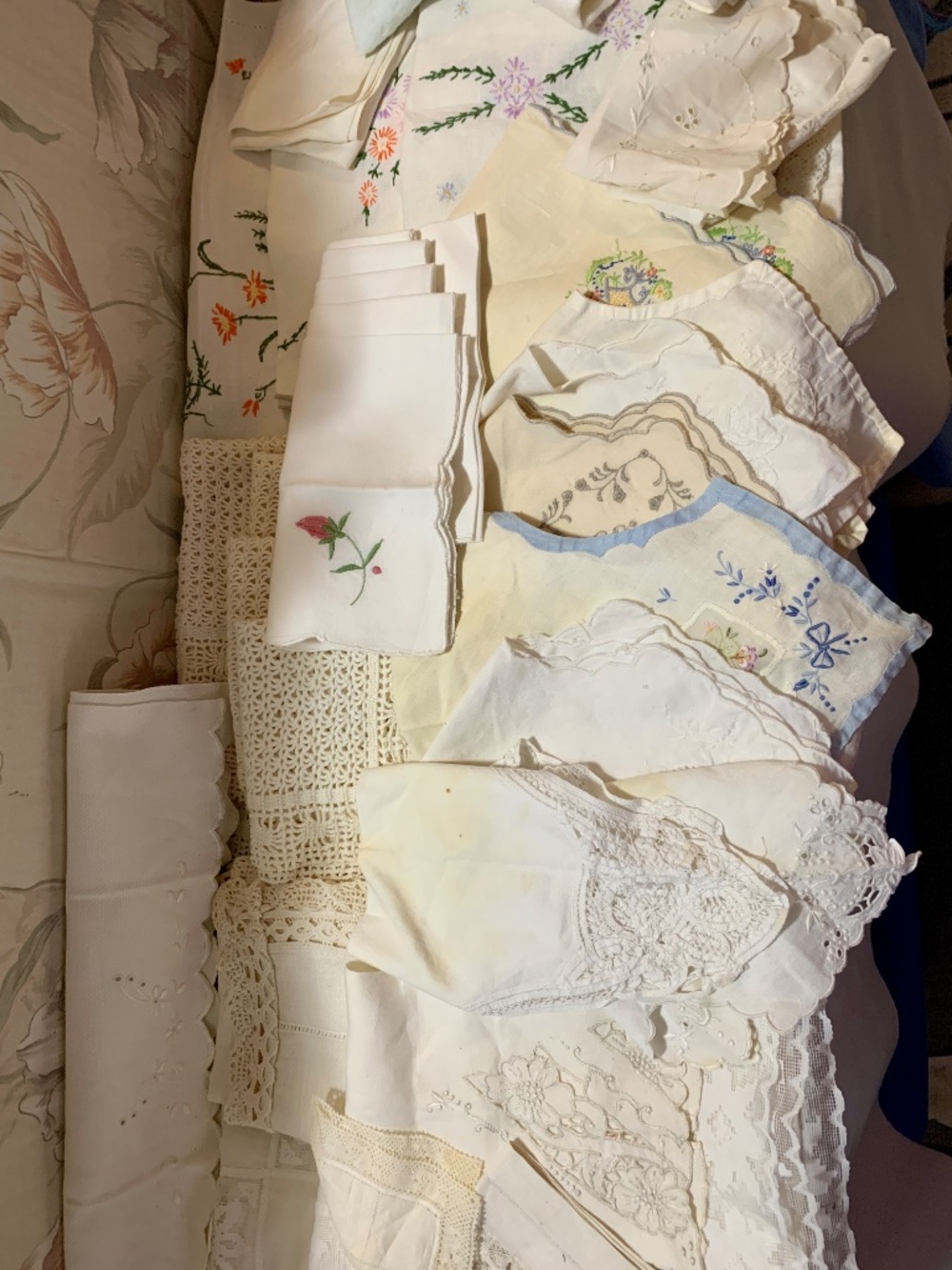 Lot Vintage Embroidered Crocheted Tablecloth Runners Napkins Craft Upcycle Use - Picture 4 of 14